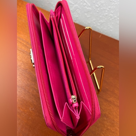 CHANEL le Boy Medium Gusset Zip Around Wallet Black Caviar Leather
Gold CC HW - Picture 8 of 8